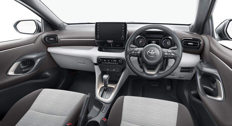 Торпедо Toyota Yaris Hybrid 2020 года  (JP) (фото 19 из 25)